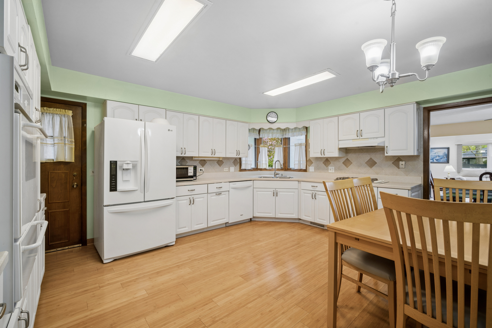 484 Springhill Drive Roselle, IL 60172 - Photo 12 of 23
