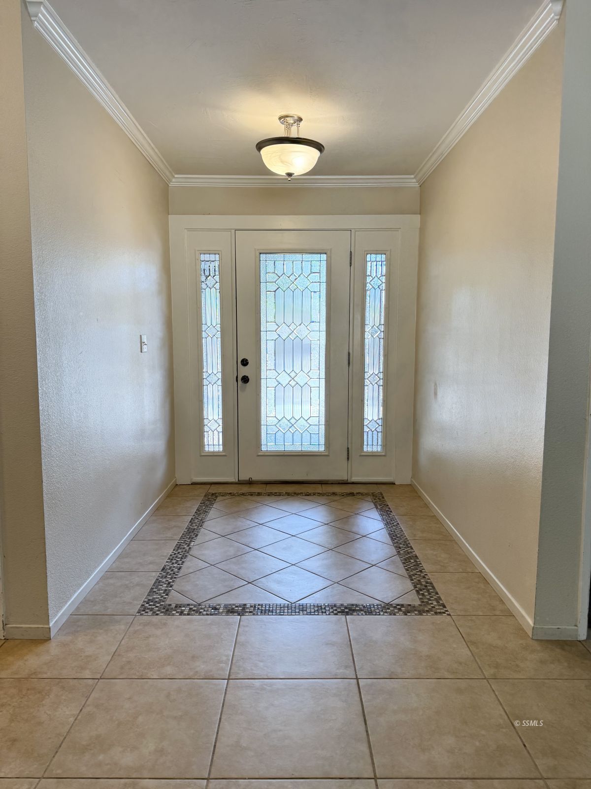 905 North Sierra View Street Ridgecrest, CA 93555 - Photo 5 of 30 a view of an empty room and window