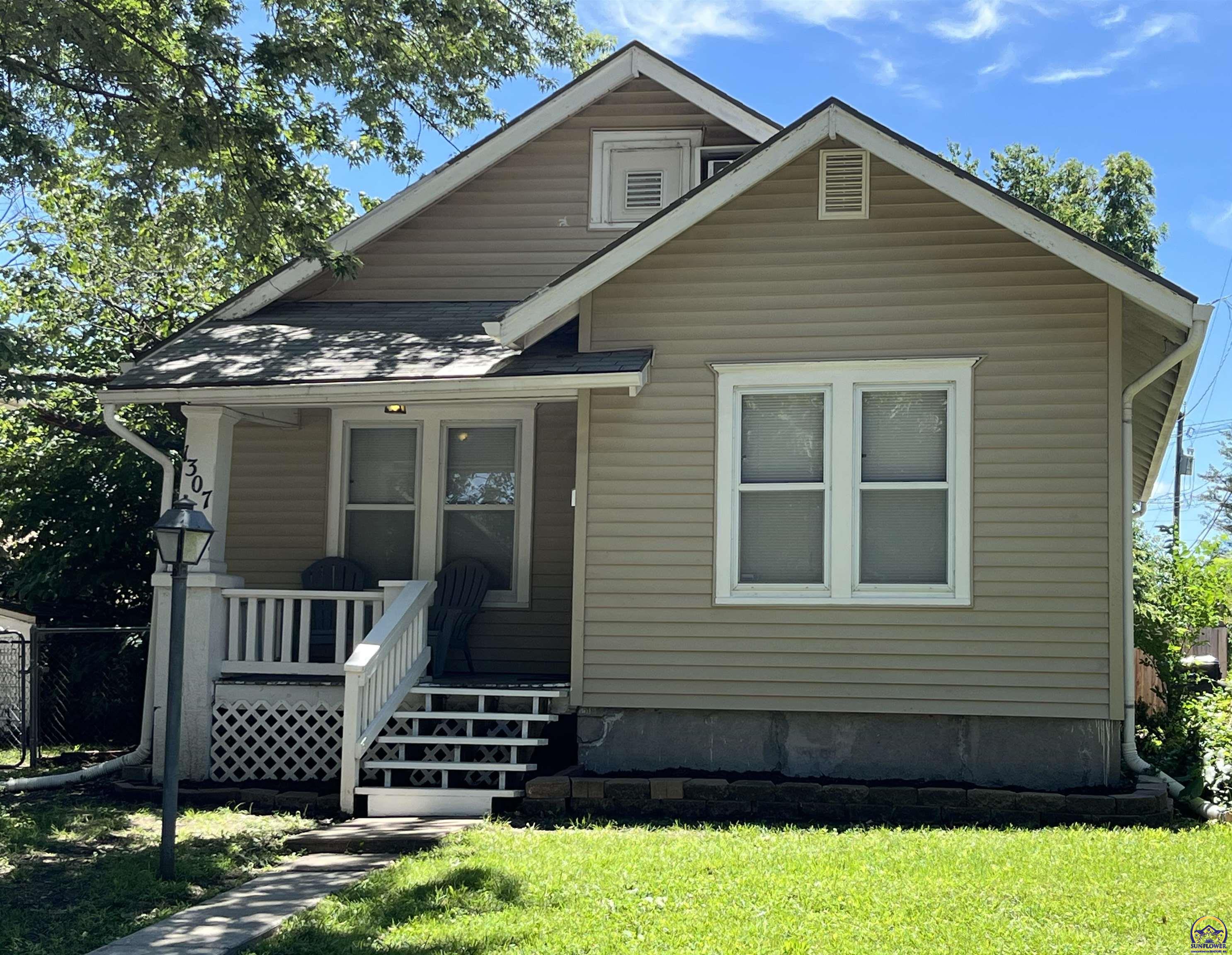 1307 Southwest Hampton Street Topeka, KS 66604 - Photo 1 of 11