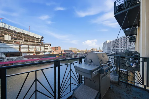 $4,000 | 758 North Larrabee Street, Unit 208, Chicago, IL 60654