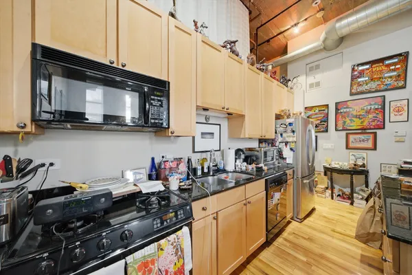 $4,000 | 758 North Larrabee Street, Unit 208, Chicago, IL 60654