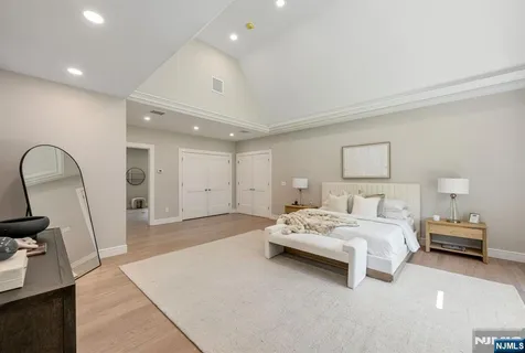 $3,499,000 | 520 Clinton Avenue, Wyckoff, NJ 07481
