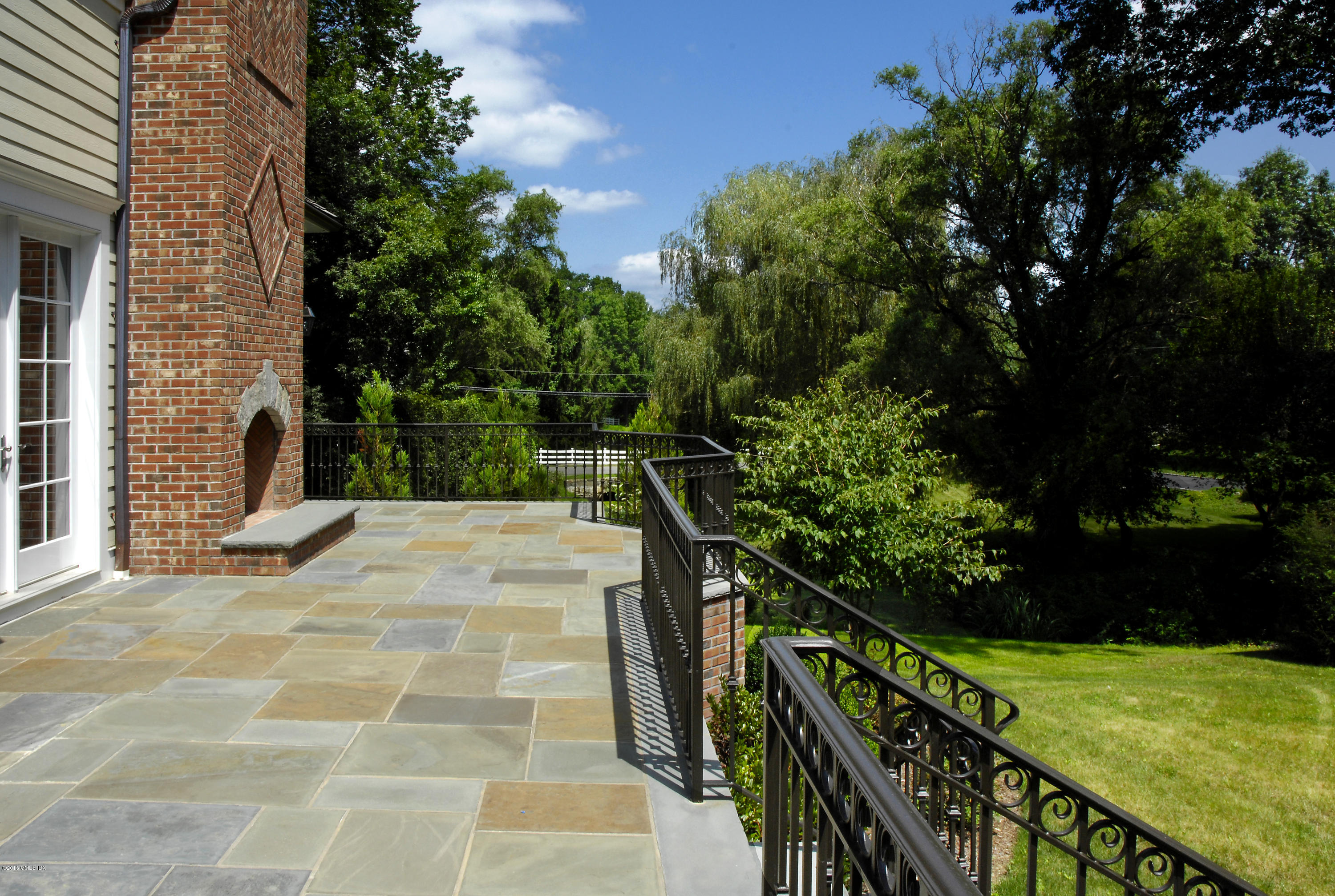 43 Burning Tree Road Greenwich, CT 06830 - Photo 12 of 24