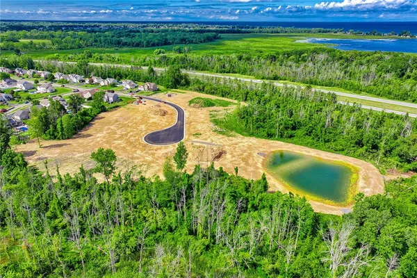 $601,900 | 250 Bronze Leaf Trail, Greece, NY 14612