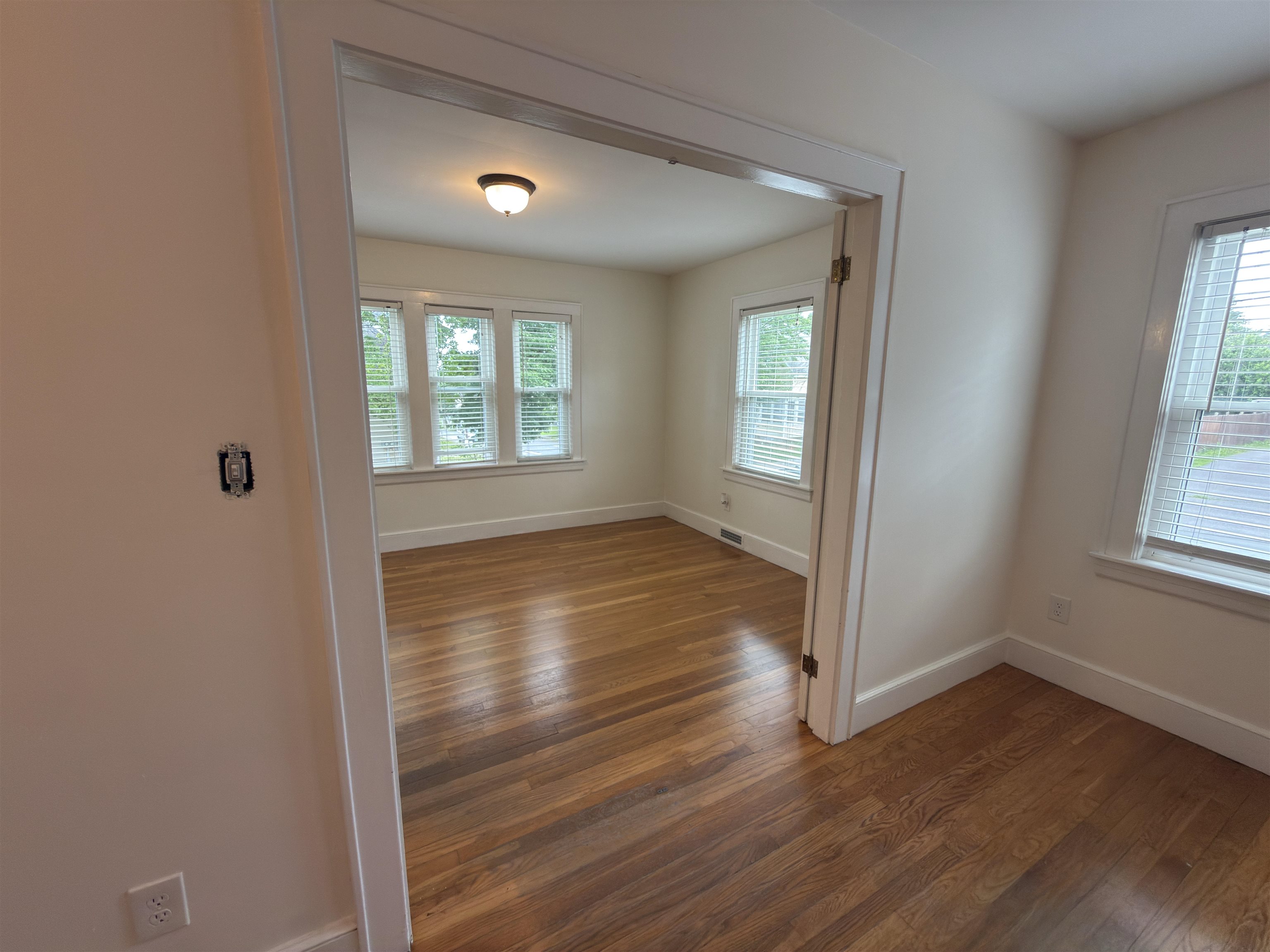 573 Spruce Street Manchester, NH 03103 - Photo 12 of 28