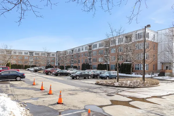 $3,500 | 370 Farrell Street, Unit 325, South Burlington, VT 05403