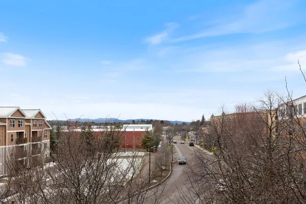 $3,500 | 370 Farrell Street, Unit 325, South Burlington, VT 05403