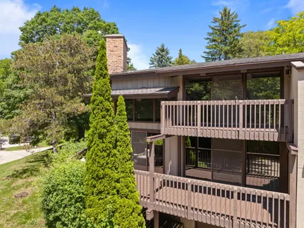 $555,000 | 930 Alpine Drive, Unit PP2, Fontana, WI 53125