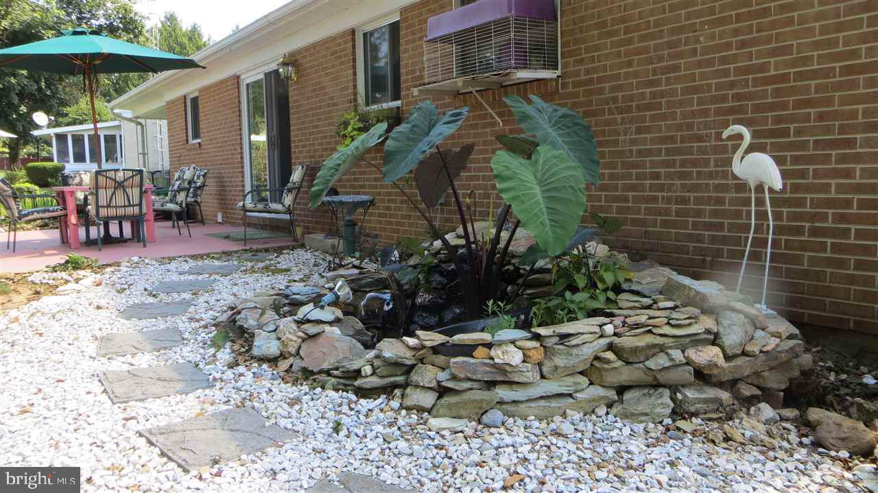 131 Edward Road York, PA 17403 - Photo 3 of 10
