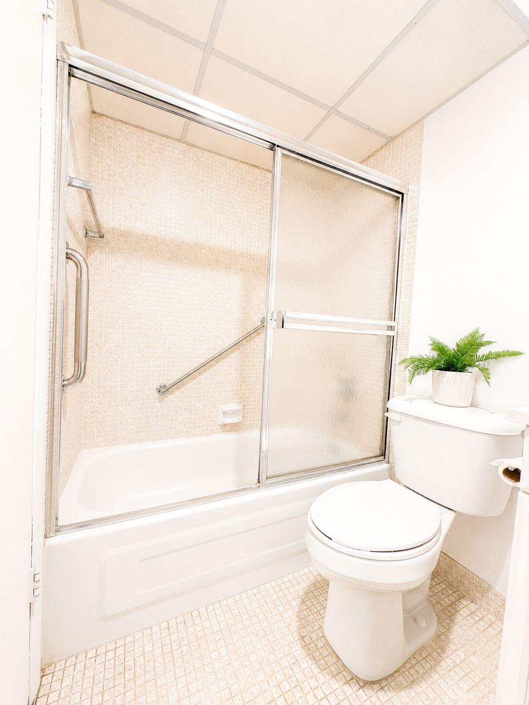 359 Capri H, Unit 359 Delray Beach, FL 33484 - Photo 12 of 23 WhatsApp Image 2026-06-19 at 17.37.28