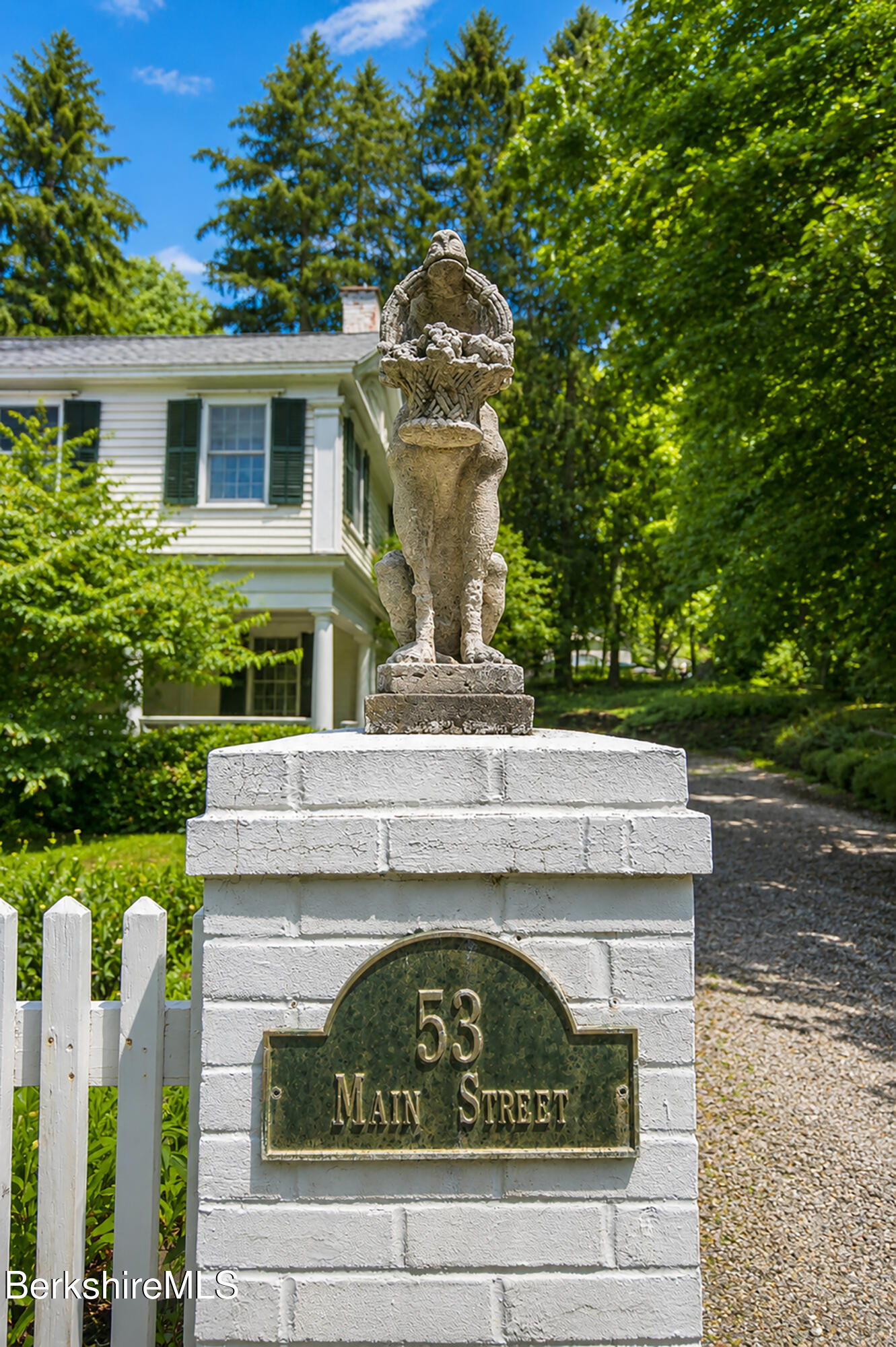 53 Main Street Stockbridge, MA 01262 - Photo 58 of 61 Pillar sign