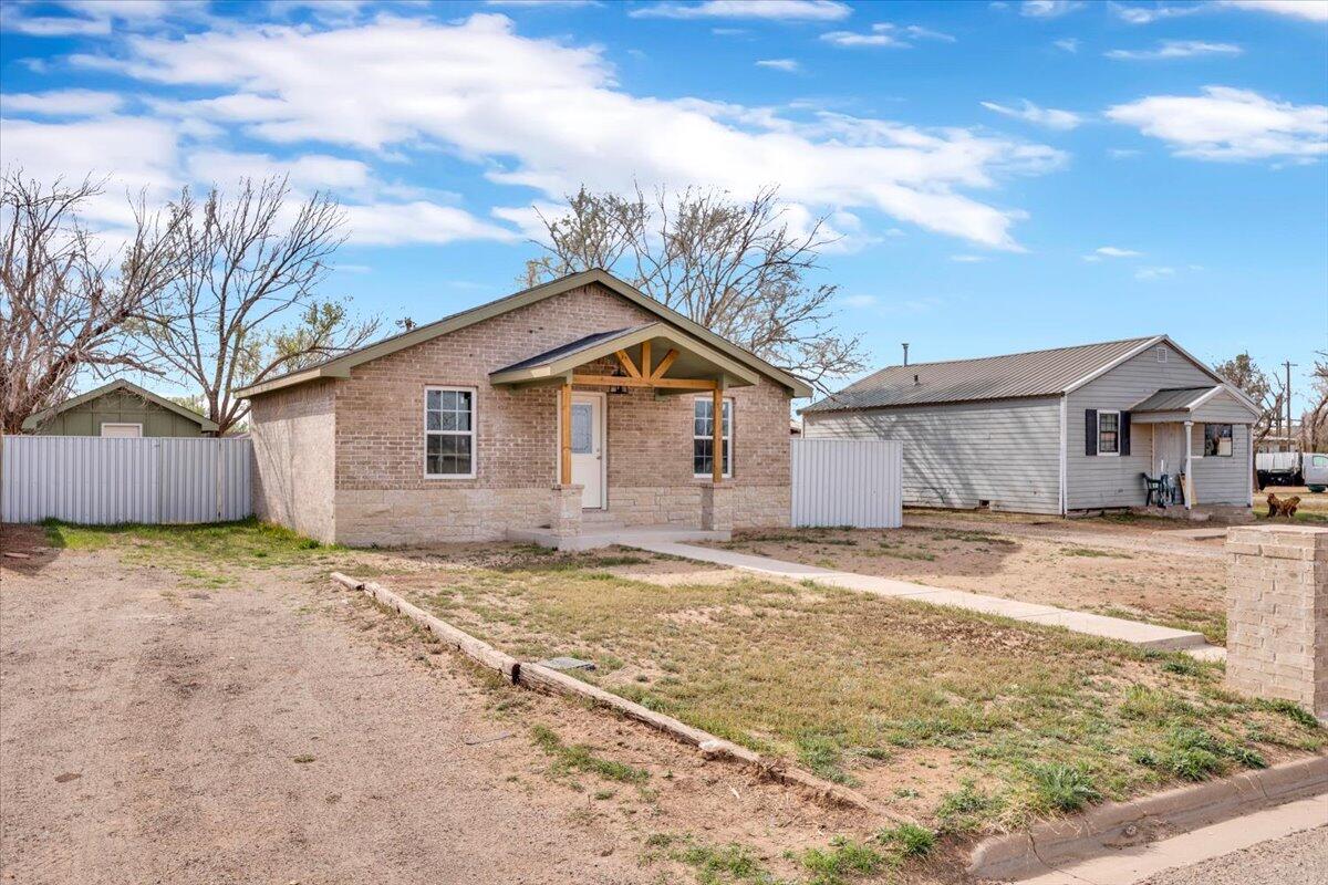 804 Avenue A Levelland, TX 79336 - Photo 17 of 20 IMG_8061
