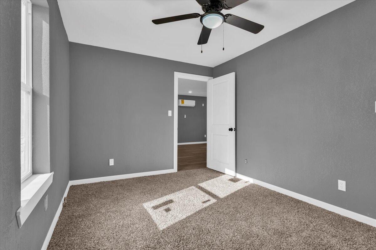 804 Avenue A Levelland, TX 79336 - Photo 4 of 20 IMG_8077