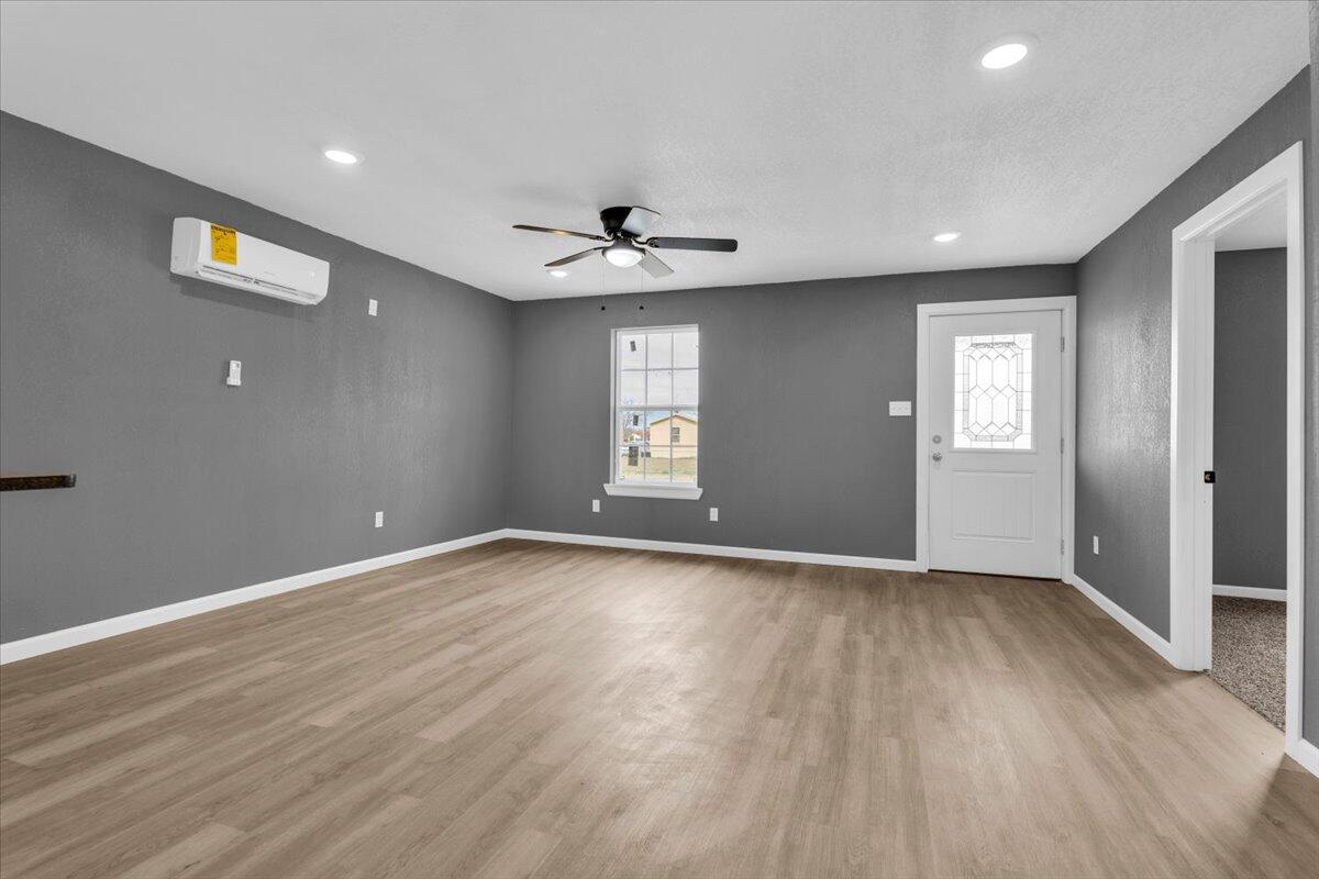 804 Avenue A Levelland, TX 79336 - Photo 8 of 20 IMG_8073