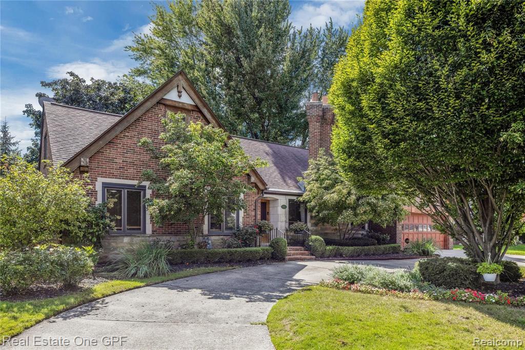 1499 North Renaud Road Grosse Pointe Woods, MI 48236 - Photo 1 of 35