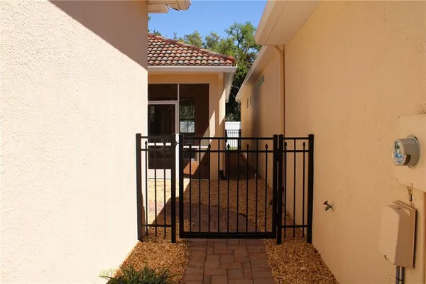 $2,750 | 7803 33rd Street East, Sarasota, FL 34243