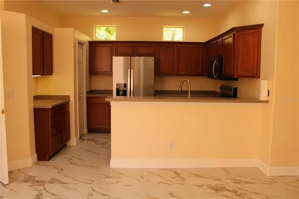 $2,750 | 7803 33rd Street East, Sarasota, FL 34243