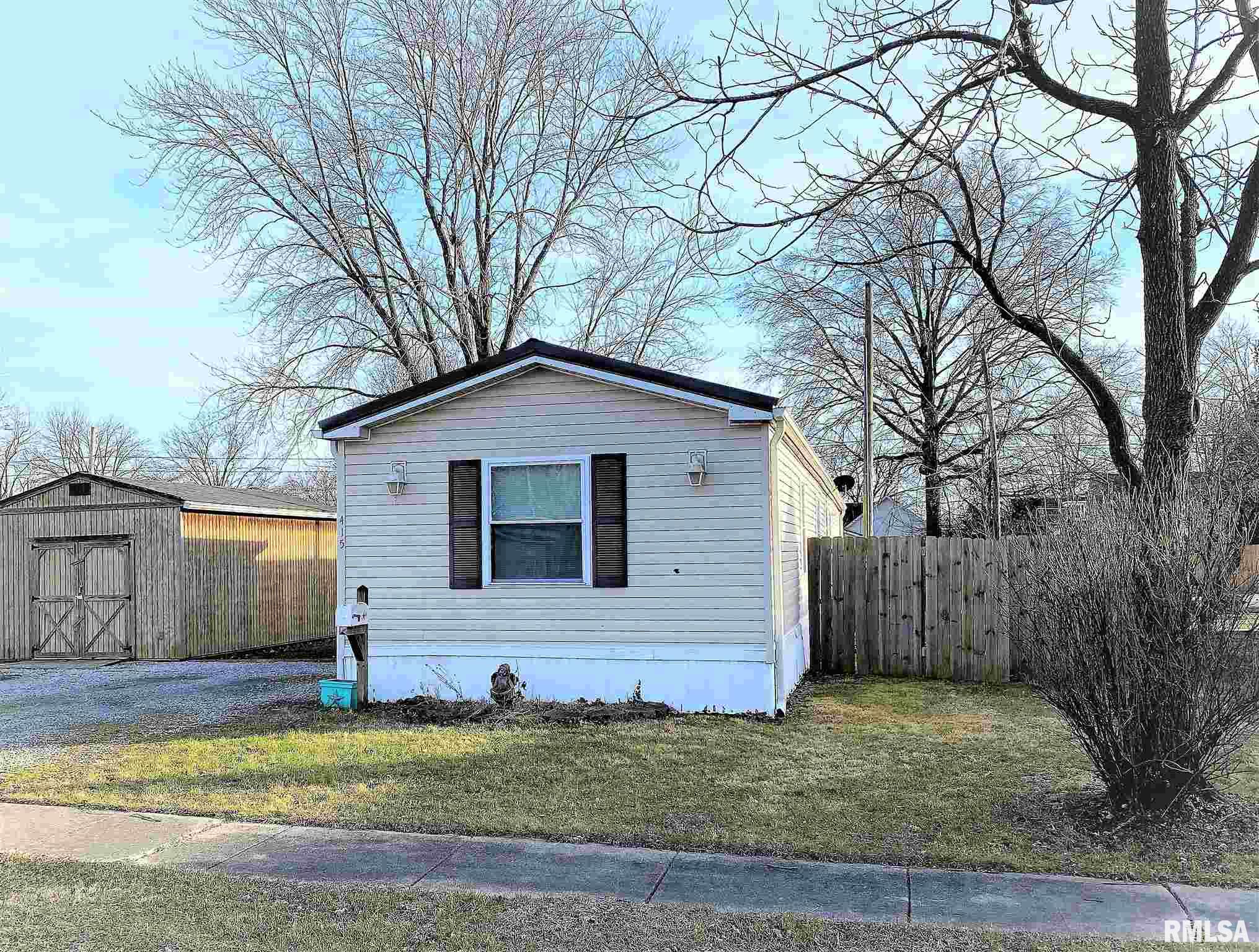415 West 4th Street Flora, IL 62839 - Photo 1 of 42 Gallery Image 1
