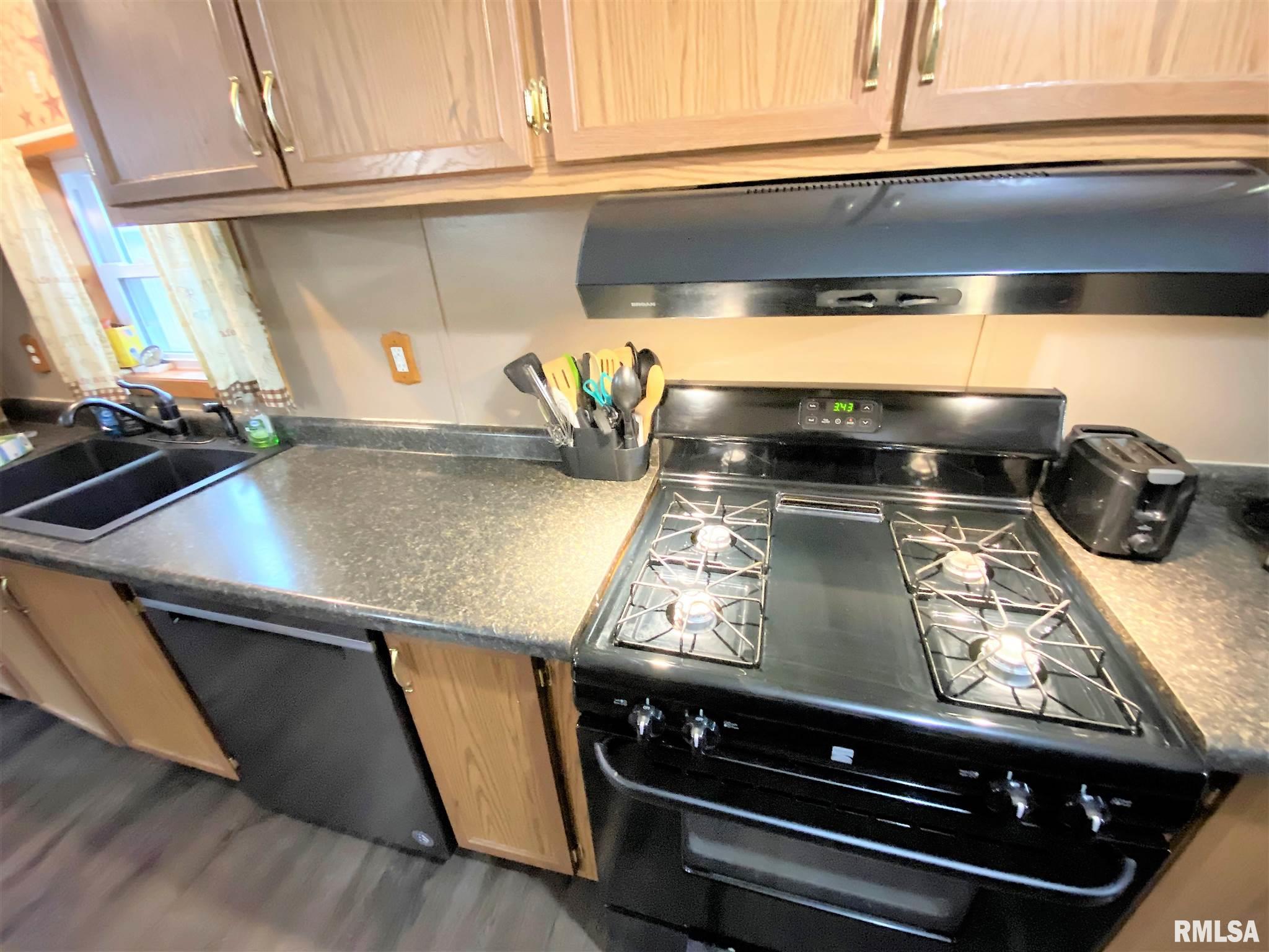 415 West 4th Street Flora, IL 62839 - Photo 11 of 42 Gallery Image 11