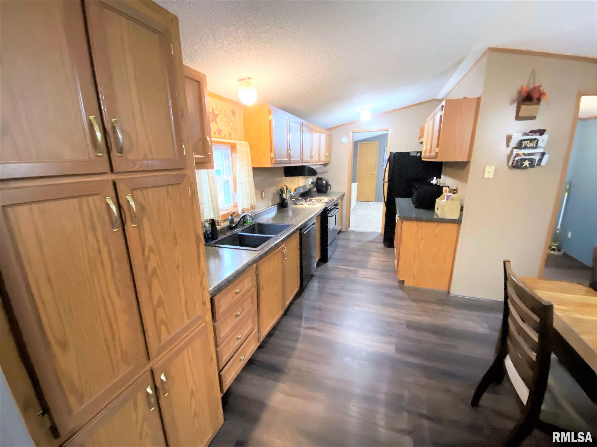 415 West 4th Street Flora, IL 62839 - Photo 14 of 42 Gallery Image 14
