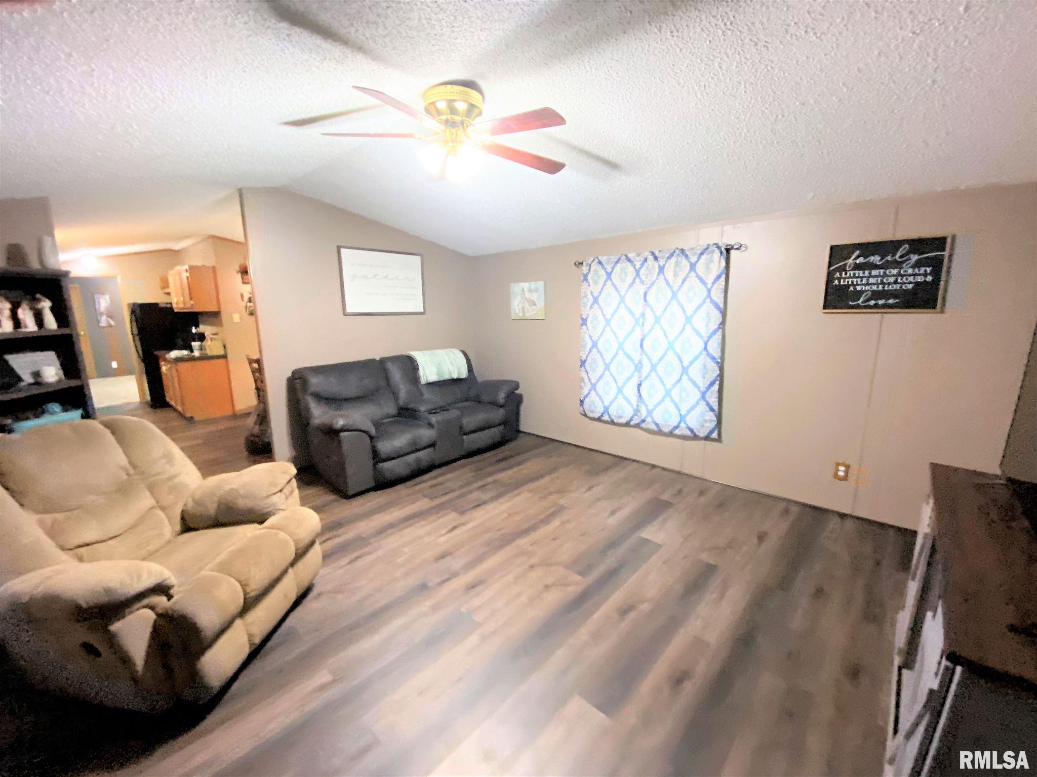 415 West 4th Street Flora, IL 62839 - Photo 6 of 42 Gallery Image 6