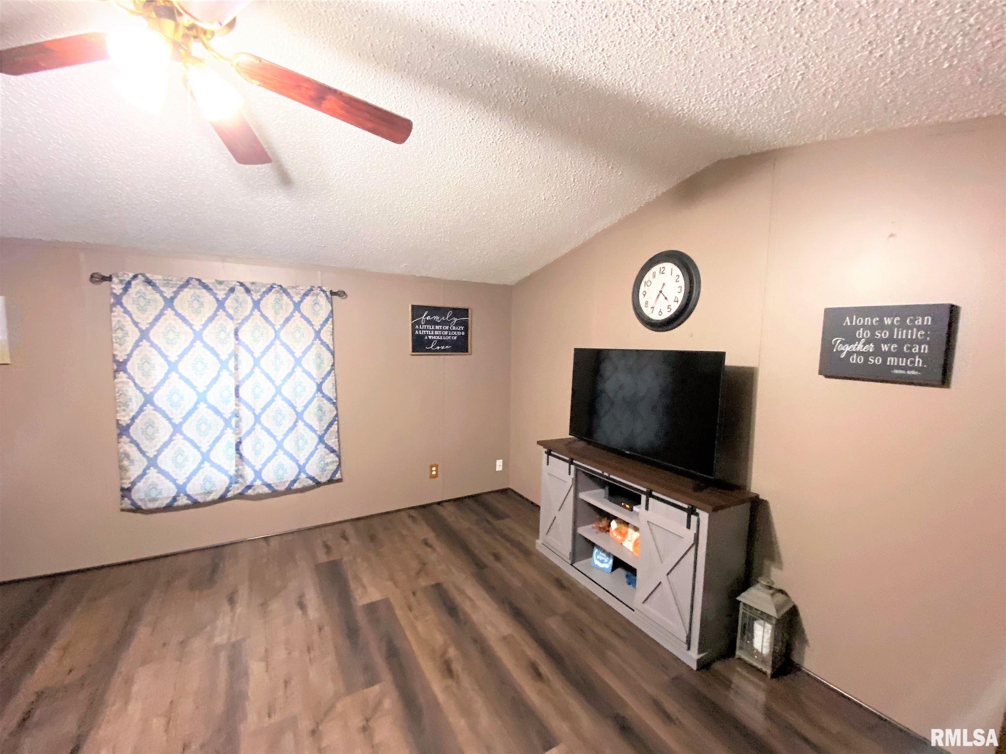 415 West 4th Street Flora, IL 62839 - Photo 7 of 42 Gallery Image 7