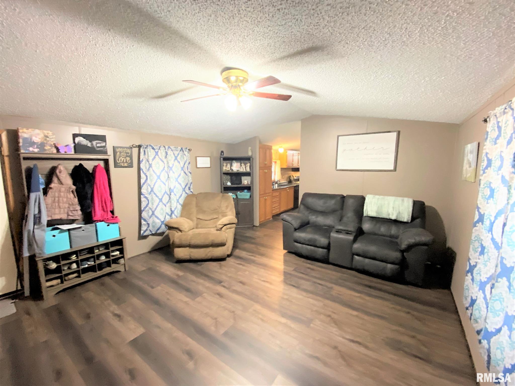 415 West 4th Street Flora, IL 62839 - Photo 9 of 42 Gallery Image 9