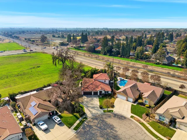 $699,000 | 613 East Chestnut Avenue, Visalia, CA 93292