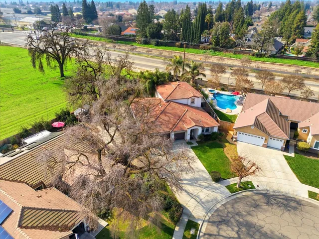 $699,000 | 613 East Chestnut Avenue, Visalia, CA 93292