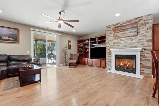 $699,000 | 613 East Chestnut Avenue, Visalia, CA 93292