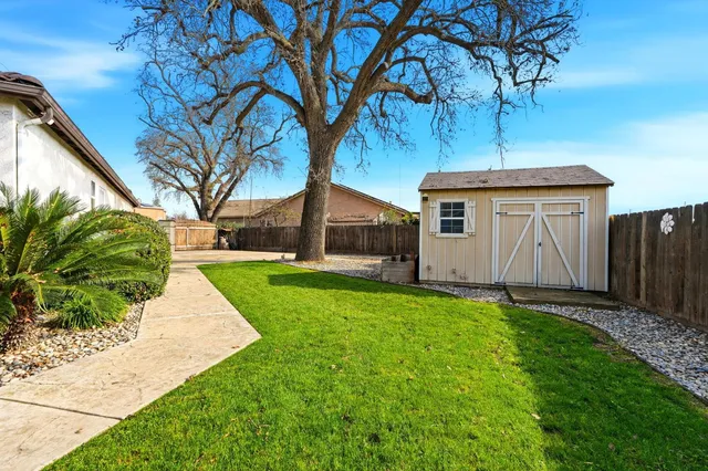 $699,000 | 613 East Chestnut Avenue, Visalia, CA 93292
