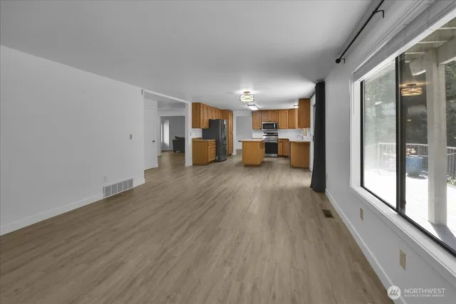 $3,650 | 4926 Dover Street, Everett, WA 98203