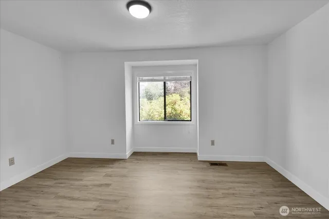 $3,650 | 4926 Dover Street, Everett, WA 98203