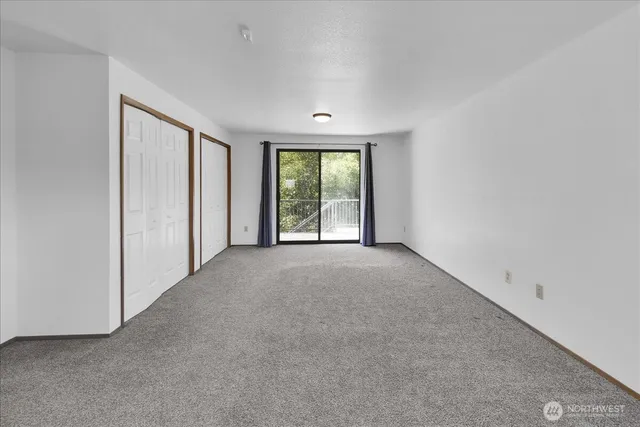 $3,650 | 4926 Dover Street, Everett, WA 98203