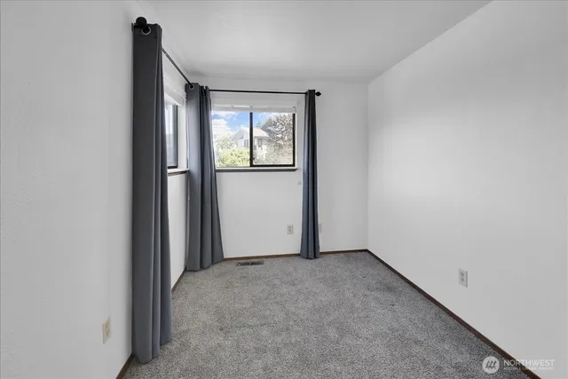 $3,650 | 4926 Dover Street, Everett, WA 98203