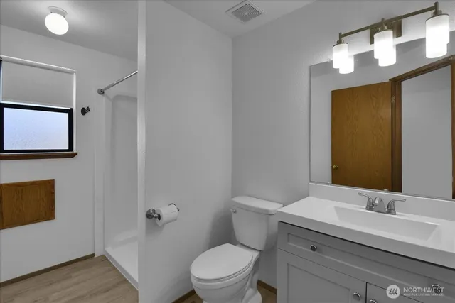 $3,650 | 4926 Dover Street, Everett, WA 98203