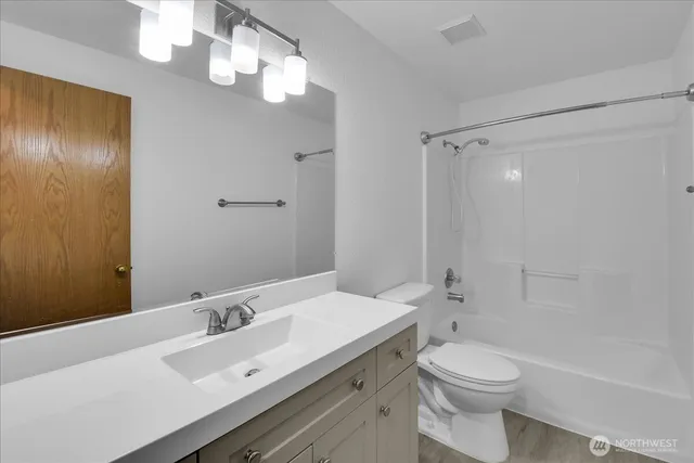 $3,650 | 4926 Dover Street, Everett, WA 98203