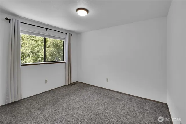 $3,650 | 4926 Dover Street, Everett, WA 98203