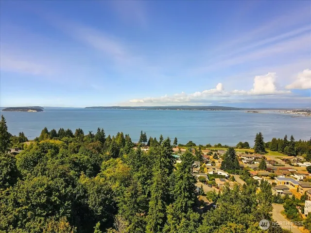 $3,650 | 4926 Dover Street, Everett, WA 98203