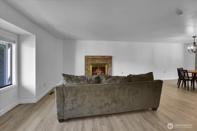 $3,650 | 4926 Dover Street, Everett, WA 98203