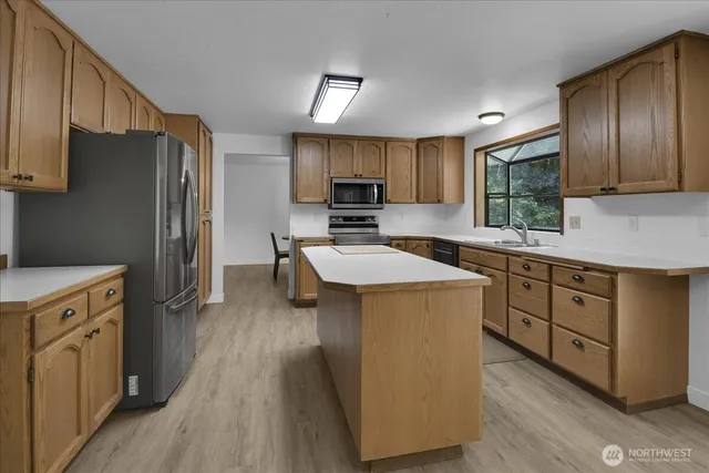 $3,650 | 4926 Dover Street, Everett, WA 98203