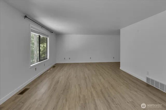 $3,650 | 4926 Dover Street, Everett, WA 98203