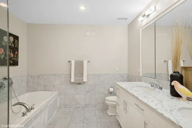 $900,000 | 55 East Erie Street, Unit 2103, Chicago, IL 60611