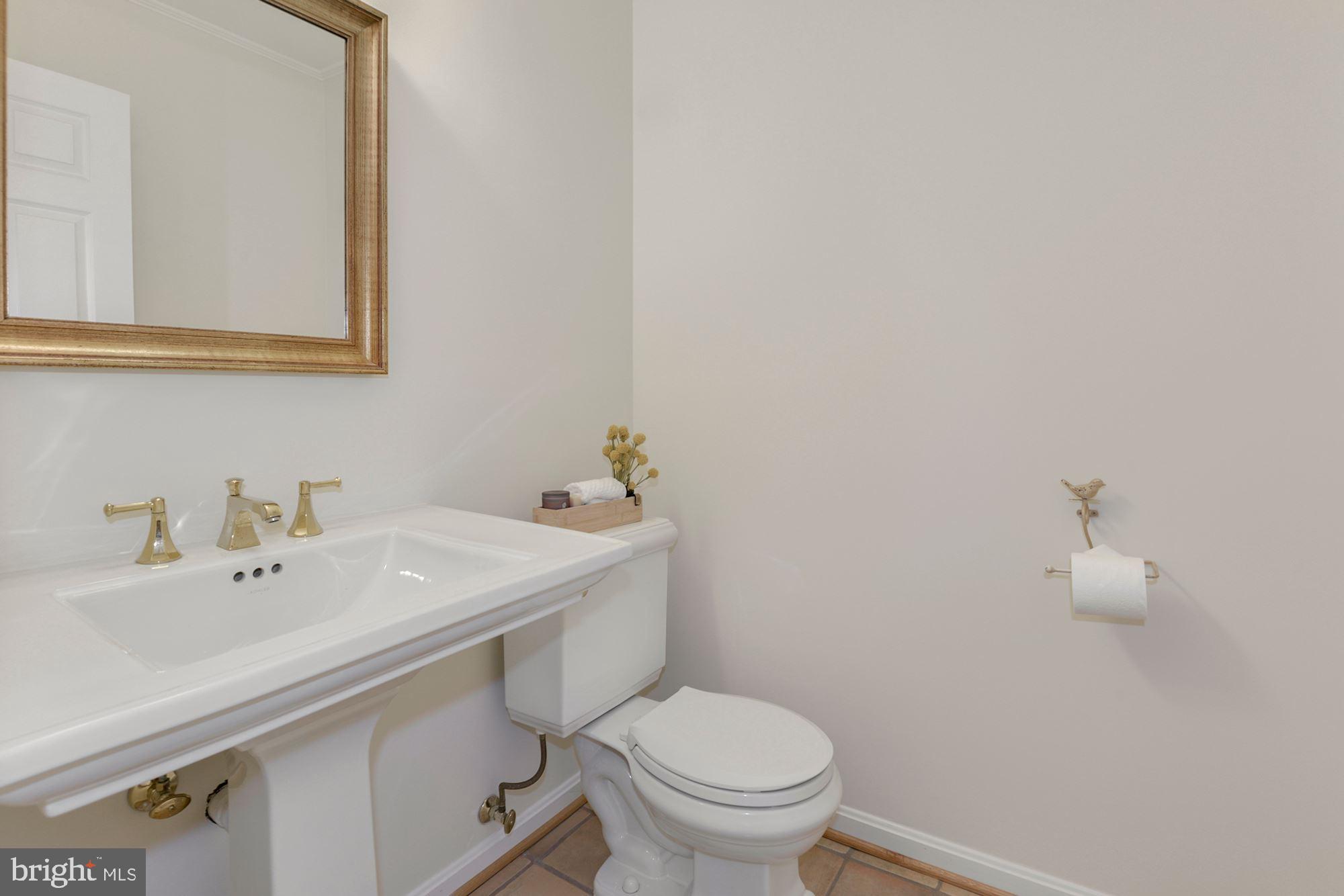 1940 Barton Hill Road Reston, VA 20191 - Photo 17 of 38 Main level half bath