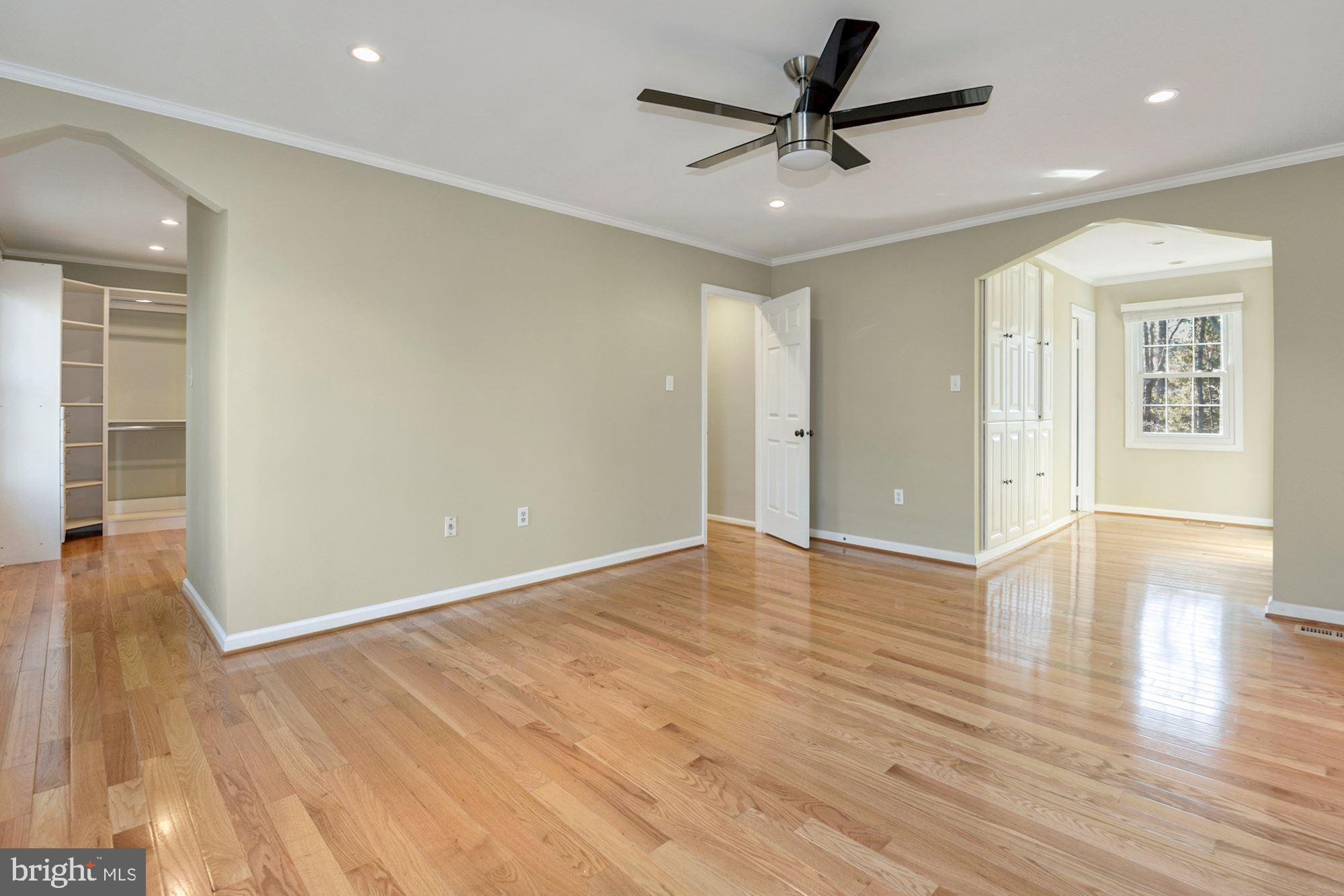 1940 Barton Hill Road Reston, VA 20191 - Photo 20 of 38 Master bedroom