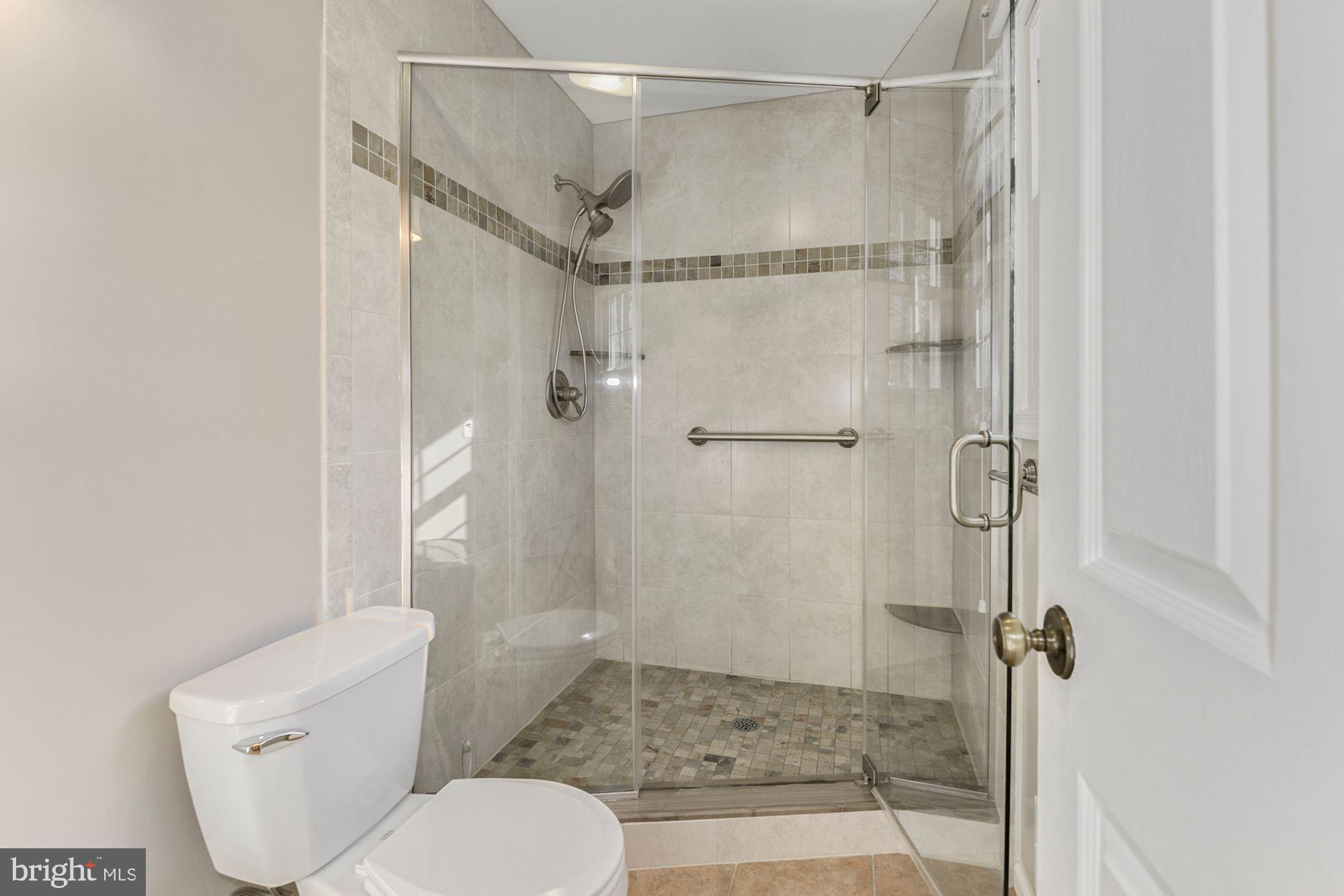 1940 Barton Hill Road Reston, VA 20191 - Photo 23 of 38 Master bath