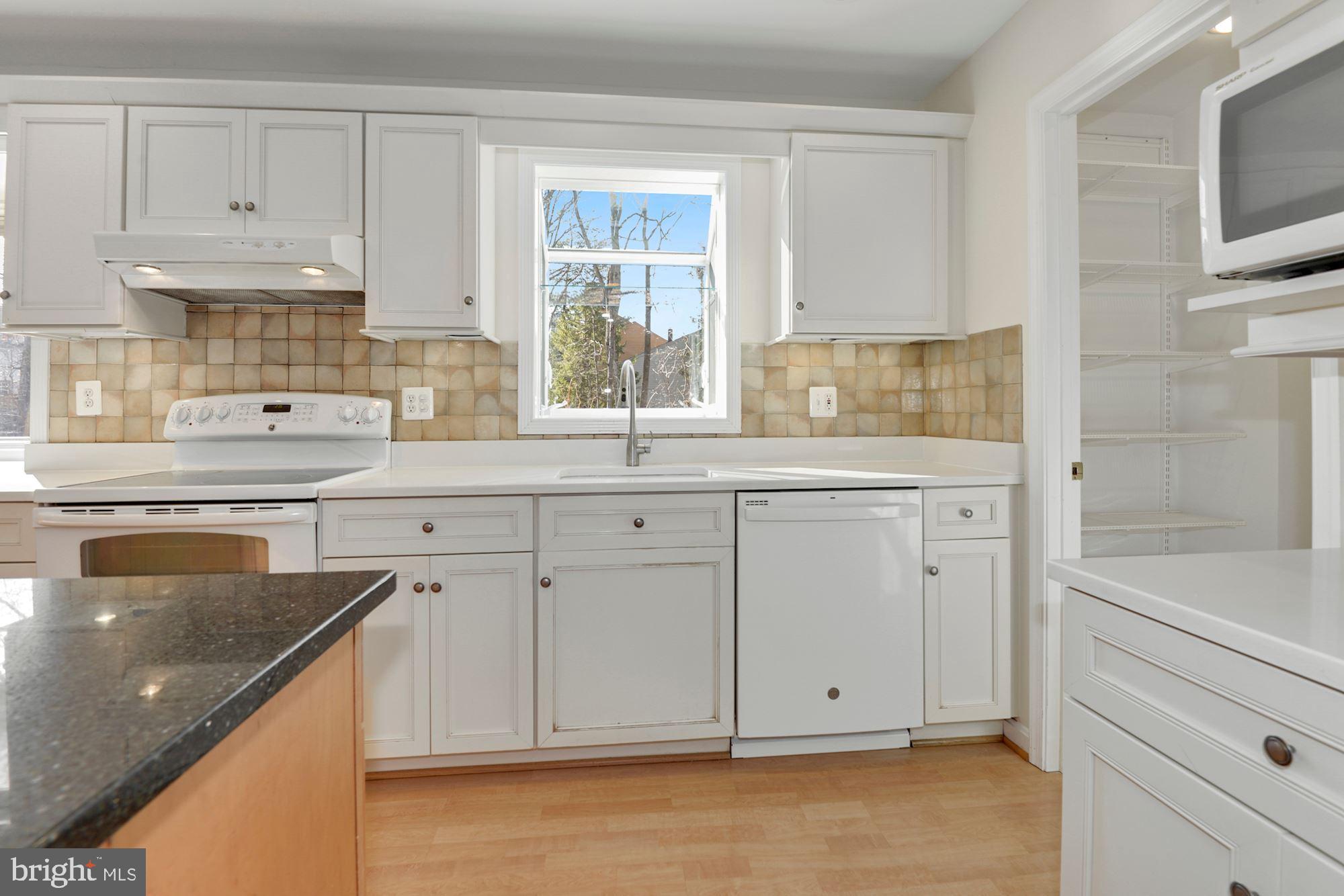1940 Barton Hill Road Reston, VA 20191 - Photo 6 of 38