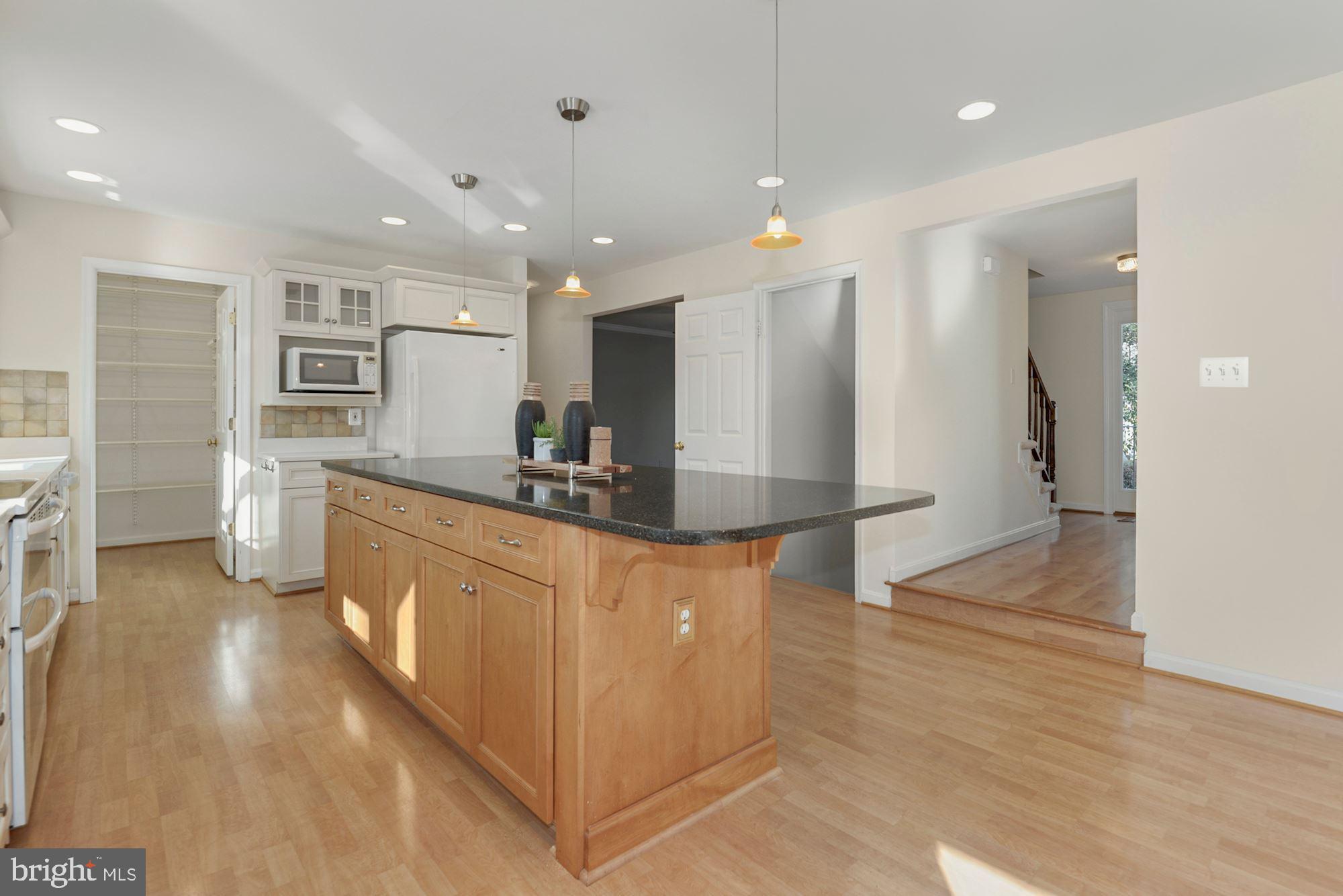 1940 Barton Hill Road Reston, VA 20191 - Photo 8 of 38