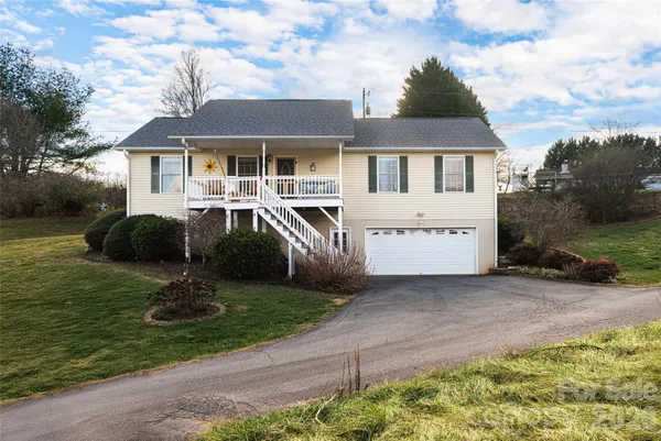 $449,000 | 16 Kinsale Drive, Leicester, NC 28748