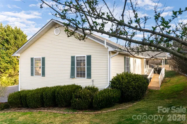 $465,000 | 16 Kinsale Drive, Leicester, NC 28748